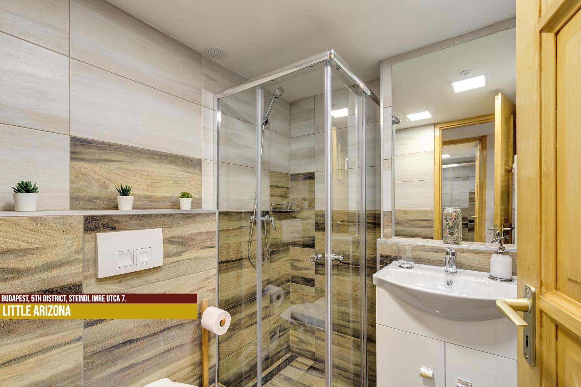 Little Americas Parliament Apartments Budapest Luaran gambar
