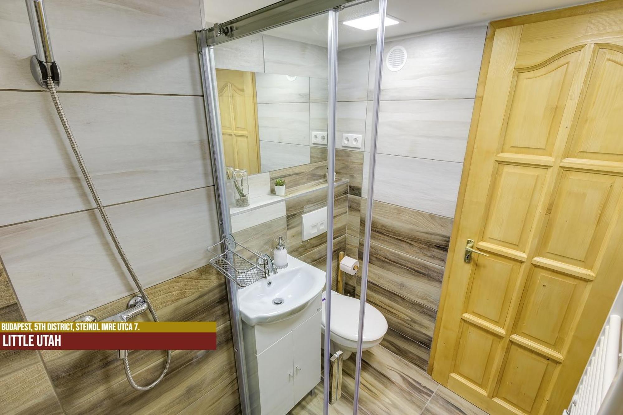 Little Americas Parliament Apartments Budapest Luaran gambar